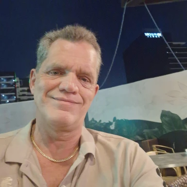 <span>Jens, 65</span>&nbsp;<span style='width: 25px; height: 16px; float: right; background-image: url(/bitmaps/flags_small/DE.PNG)'>&nbsp;</span><br><span>Oldenburg, Alemanha</span>&nbsp;<input type='button' class='joinbtn' style='float: right' value='JOIN NOW' />