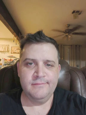 <span>Matthew, 39</span>&nbsp;<span style='width: 25px; height: 16px; float: right; background-image: url(/bitmaps/flags_small/US.PNG)'>&nbsp;</span><br><span>Richmond, Estados Unidos da América</span>&nbsp;<input type='button' class='joinbtn' style='float: right' value='JOIN NOW' />