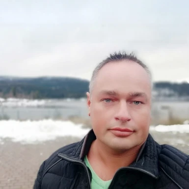 <span>Chris, 49</span>&nbsp;<span style='width: 25px; height: 16px; float: right; background-image: url(/bitmaps/flags_small/DE.PNG)'>&nbsp;</span><br><span>Mannheim, Alemanha</span>&nbsp;<input type='button' class='joinbtn' style='float: right' value='JOIN NOW' />