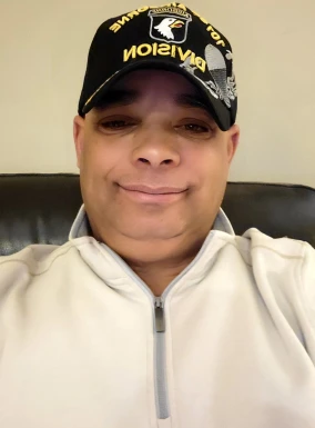 <span>Kevin , 61</span>&nbsp;<span style='width: 25px; height: 16px; float: right; background-image: url(/bitmaps/flags_small/US.PNG)'>&nbsp;</span><br><span>Crest Hill, Estados Unidos da América</span>&nbsp;<input type='button' class='joinbtn' style='float: right' value='JOIN NOW' />