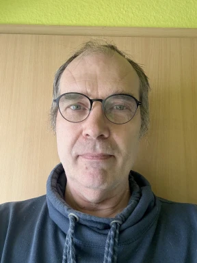 <span>Jens, 59</span>&nbsp;<span style='width: 25px; height: 16px; float: right; background-image: url(/bitmaps/flags_small/DE.PNG)'>&nbsp;</span><br><span>Wetzlar, Германия</span>&nbsp;<input type='button' class='joinbtn' style='float: right' value='JOIN NOW' />