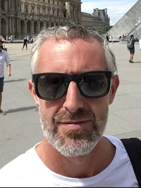 English men looking for love
