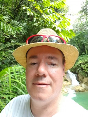<span>Robbie Butchito, 56</span> <span style='width: 25px; height: 16px; float: right; background-image: url(/bitmaps/flags_small/CH.PNG)'> </span><br><span>Aarau, Svizzera</span> <input type='button' class='joinbtn' style='float: right' value='JOIN NOW' />