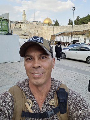 <span>Jeremy , 47</span> <span style='width: 25px; height: 16px; float: right; background-image: url(/bitmaps/flags_small/US.PNG)'> </span><br><span>Los Angeles, United States of America</span> <input type='button' class='joinbtn' style='float: right' value='JOIN NOW' />