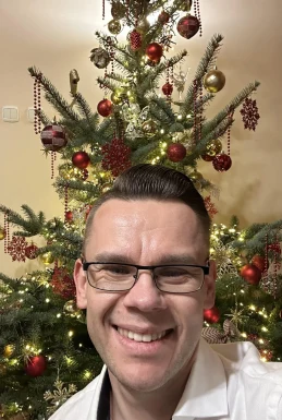 <span>Jason, 45</span>&nbsp;<span style='width: 25px; height: 16px; float: right; background-image: url(/bitmaps/flags_small/CH.PNG)'>&nbsp;</span><br><span>Zürich, Switzerland</span>&nbsp;<input type='button' class='joinbtn' style='float: right' value='JOIN NOW' />