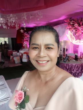<span>Ma Jean, 55</span>&nbsp;<span style='width: 25px; height: 16px; float: right; background-image: url(/bitmaps/flags_small/PH.PNG)'>&nbsp;</span><br><span>Tawagan, Philippinen</span>&nbsp;<input type='button' class='joinbtn' style='float: right' value='JOIN NOW' />