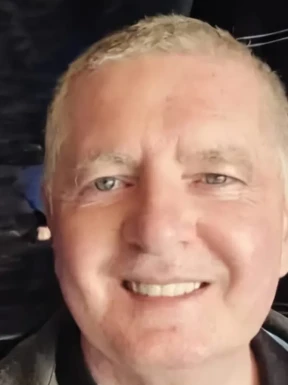 English men looking for love