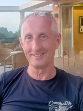 English men looking for love